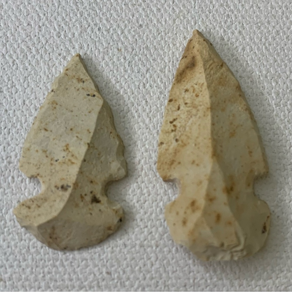 2 Chert Arrowheads Points Hand Knapped Modern Light Stone Arrowhead 1.5"x1.2"
